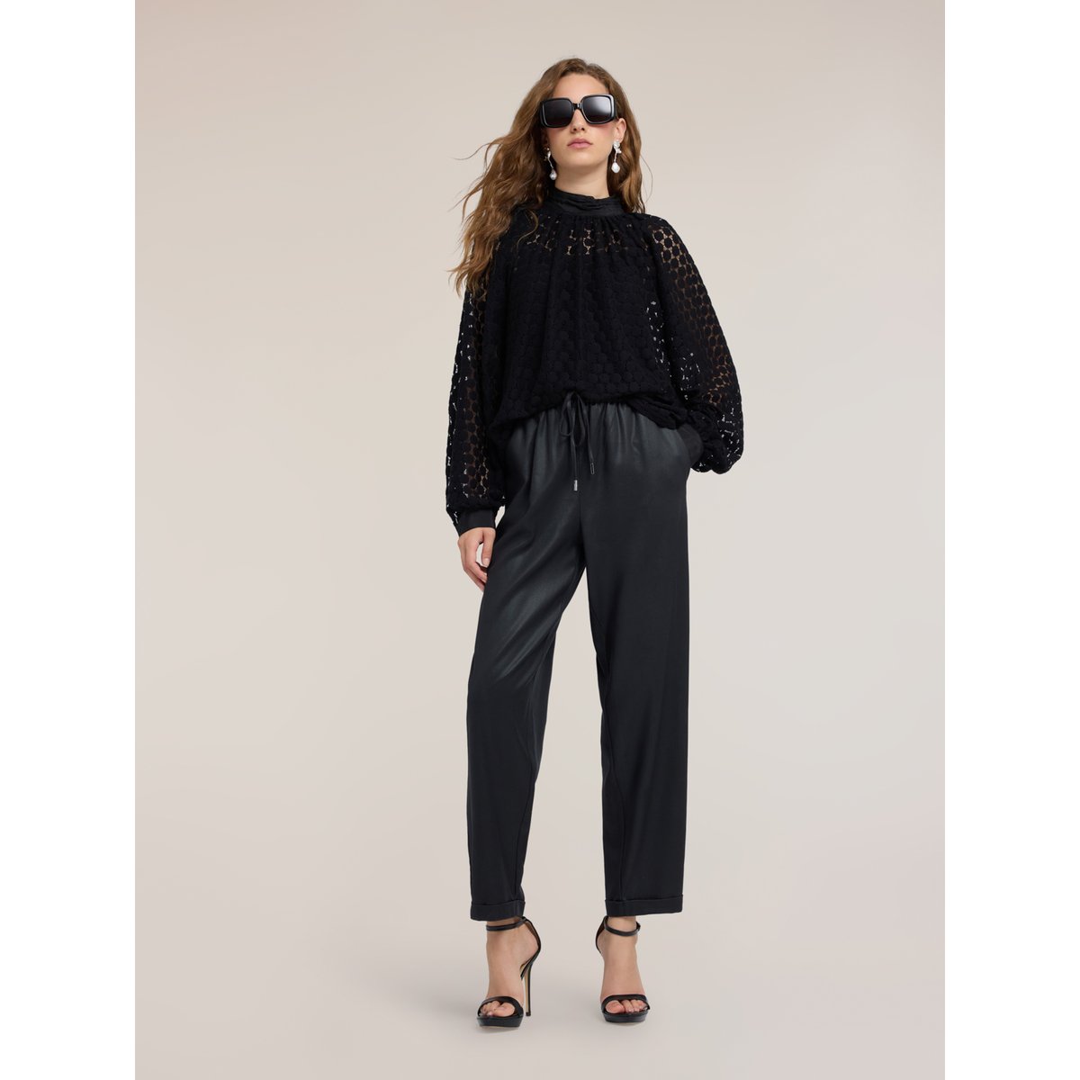 Blouse à col montant noir, MOTIVI