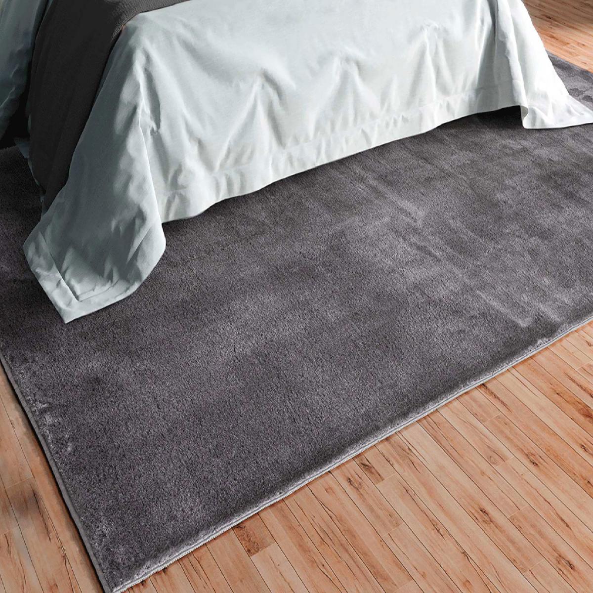Tapis salon LYN10 LAVABLE, soft et soyeux, tapis uni à l'aspect Shaggy anthracite, UN AMOUR DE TAPIS