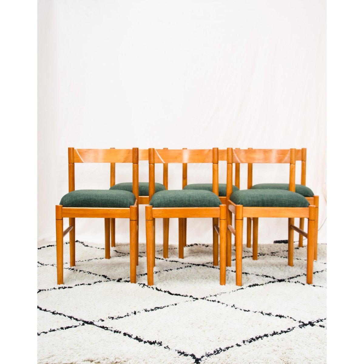 Lot de 6 chaises en hêtre Alma N°2135 - Bon état bois clair, DEBONGOUT