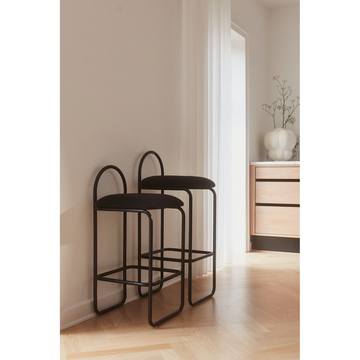 Chaise de bar Angui h 82 cm anthracite bouclé, AYTM
