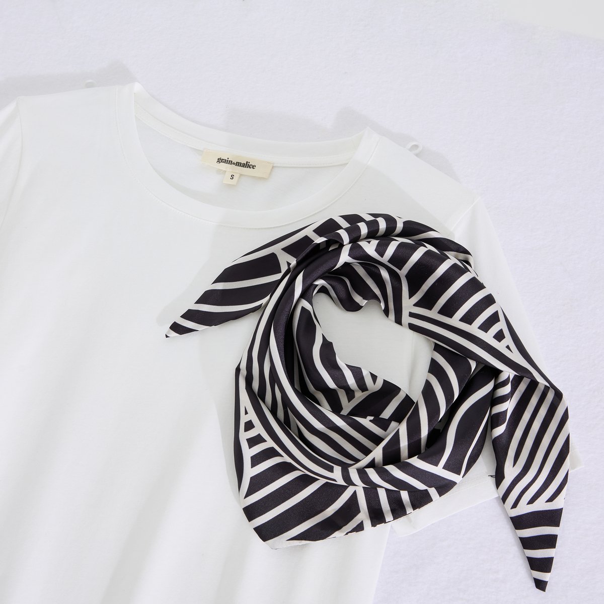 T-shirt col rond avec foulard blanc cassé blanc, GRAIN DE MALICE