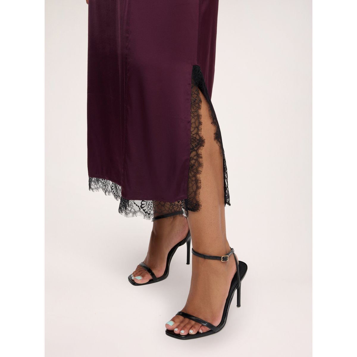 Robe nuisette avec inserts en tulle et dentelle burgundy, FIORELLA RUBINO