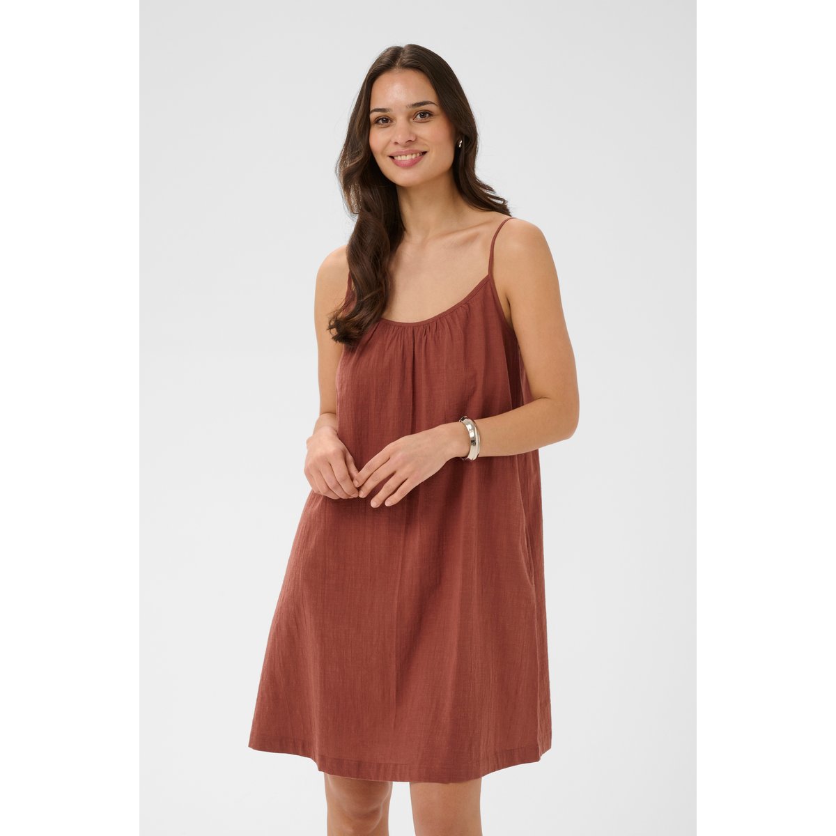 Robe marron henna, KAFFE