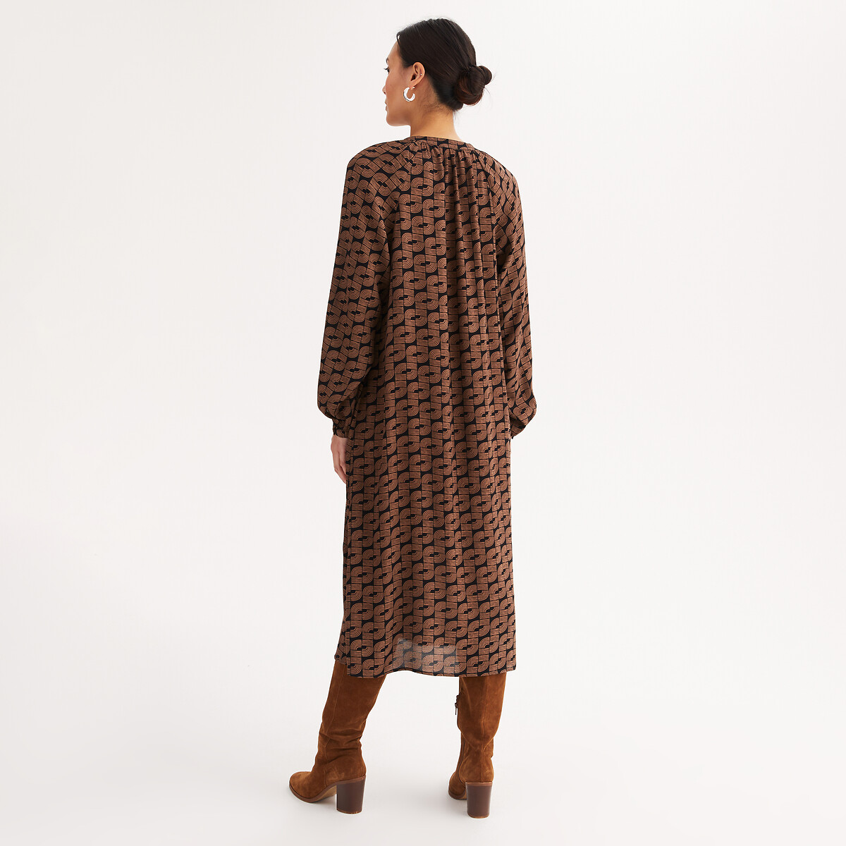 Robe droite, longueur midi, imprimé graphique, manches longues imprimé fond noir, ANNE WEYBURN