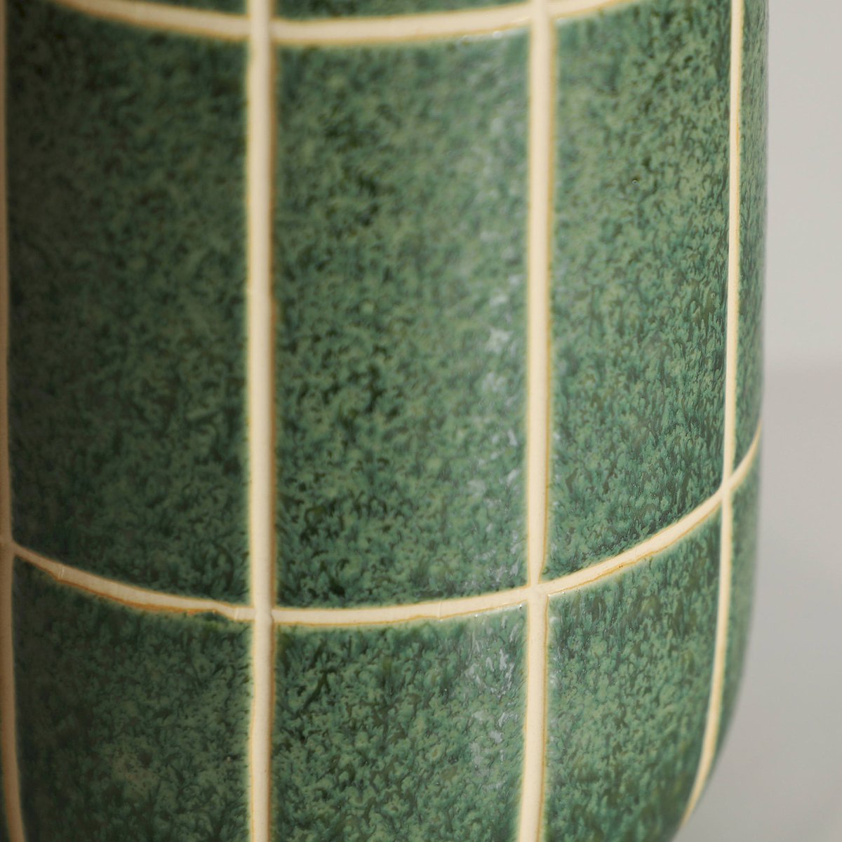Vase céramique collection S.TANK vert mat avec lignes claires, RECOLLECTION