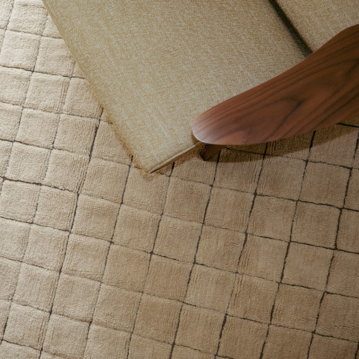 Tapis Lainable Rectangulaire MOSAIC laine ambrée, brun terre, toile mélangée naturelle, LORENA CANALS