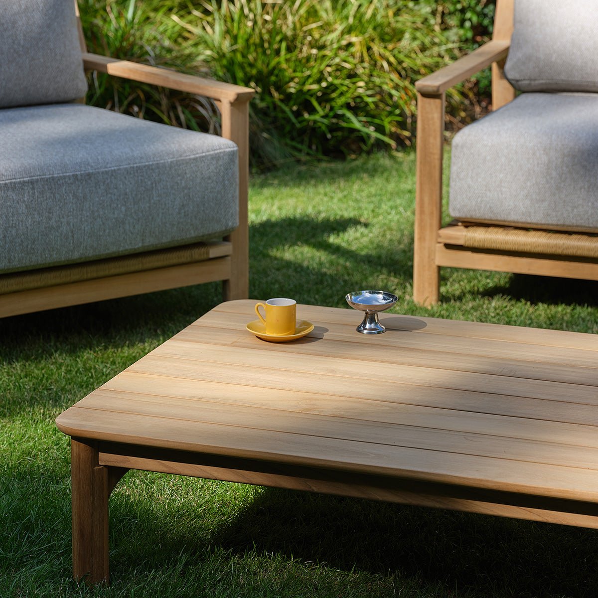 Salon de jardin bas en teck avec coussins gris chiné 4 personnes PIANA gris_chine, BERAH GETAH