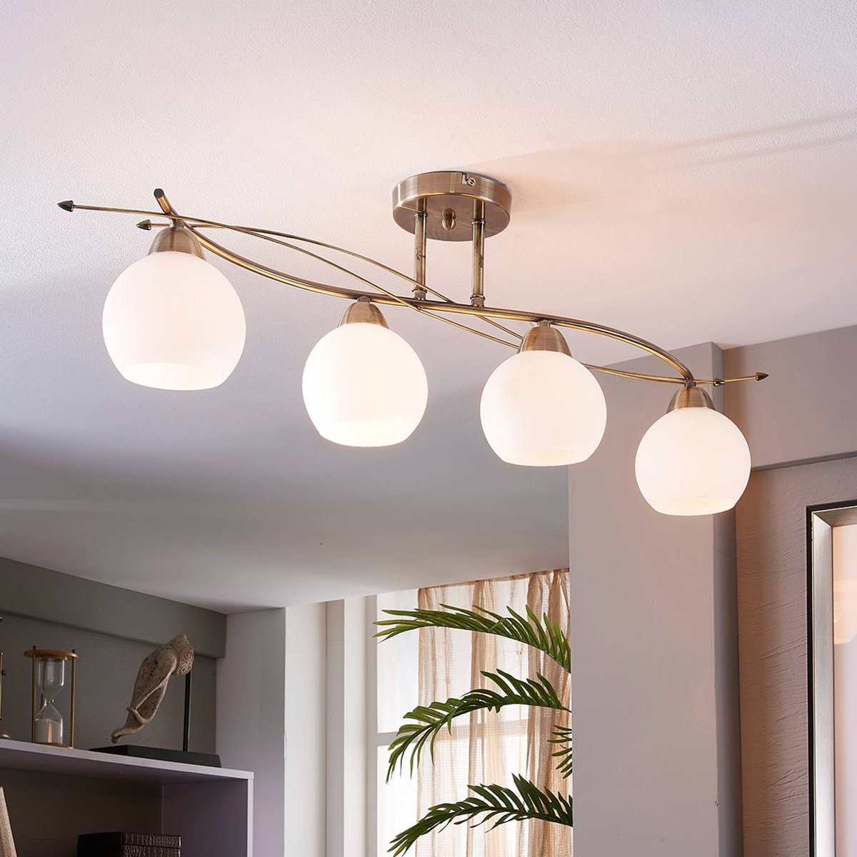 Plafonnier en verre moderne, Leanda blanc, laiton vieilli, LINDBY