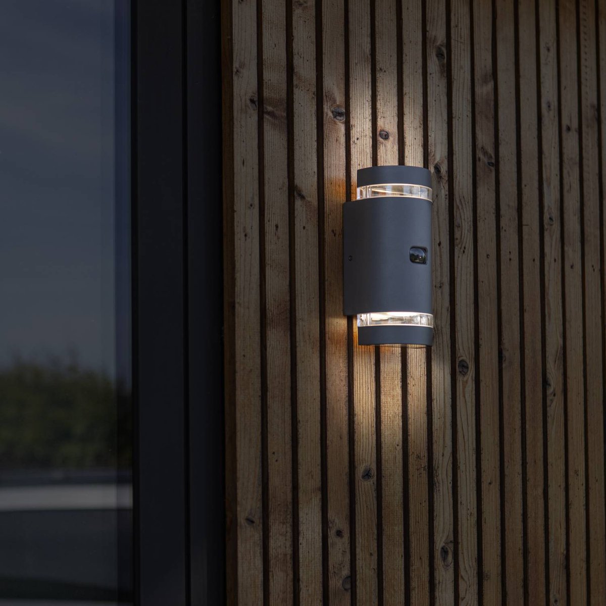 Applique murale d'extérieur sur secteur FOCUS SENSOR avec détecteur de mouvement aluminium gris éclairage culot GU10 bidirectionnelle H23,9cm dark grey, LUMISKY