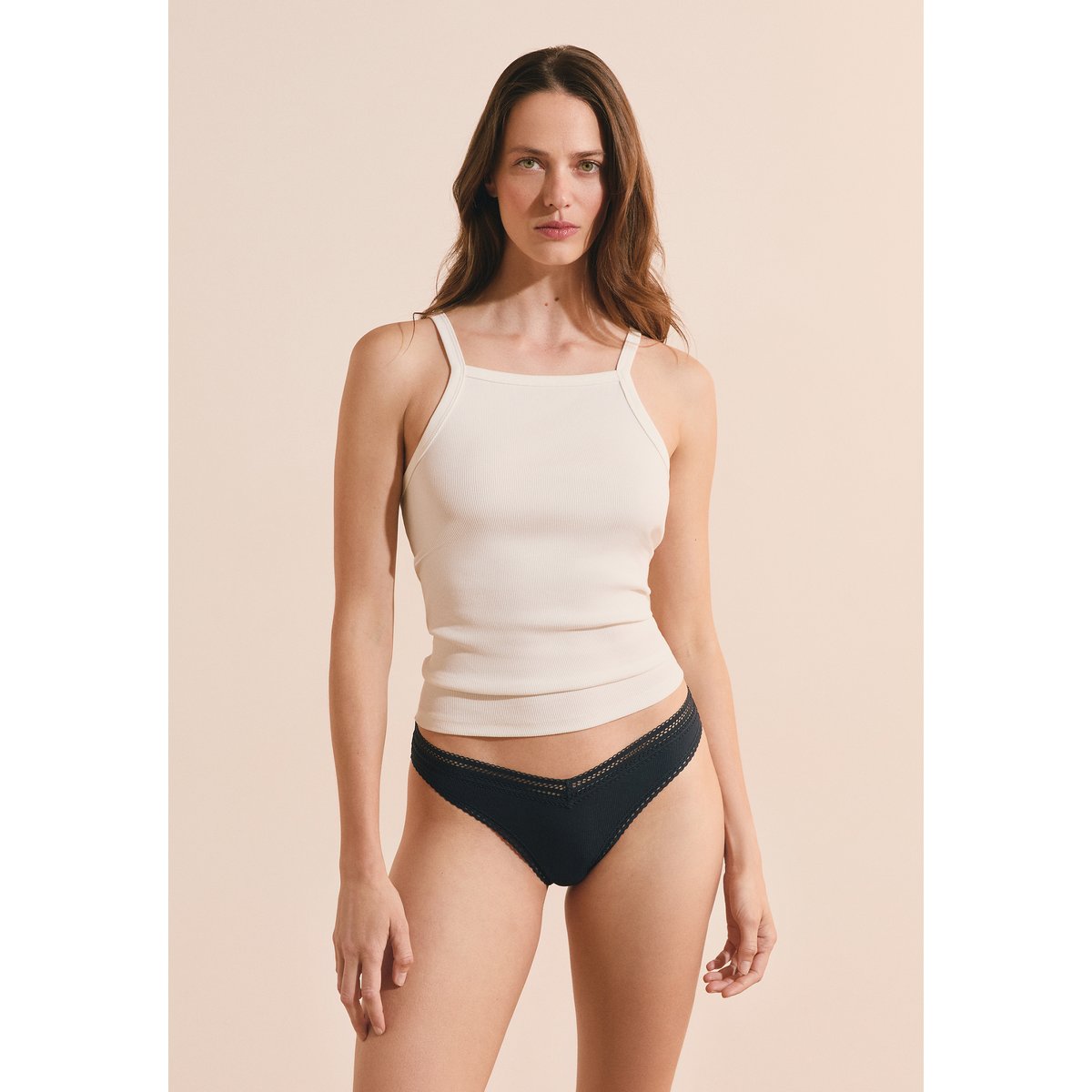 Tanga V-shape en microfibre et dentelle POWER 2 encre, ETAM