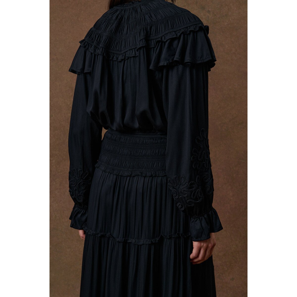 Blouse smockée et brodée à volants, PAOLINA noir, LOUISE MISHA