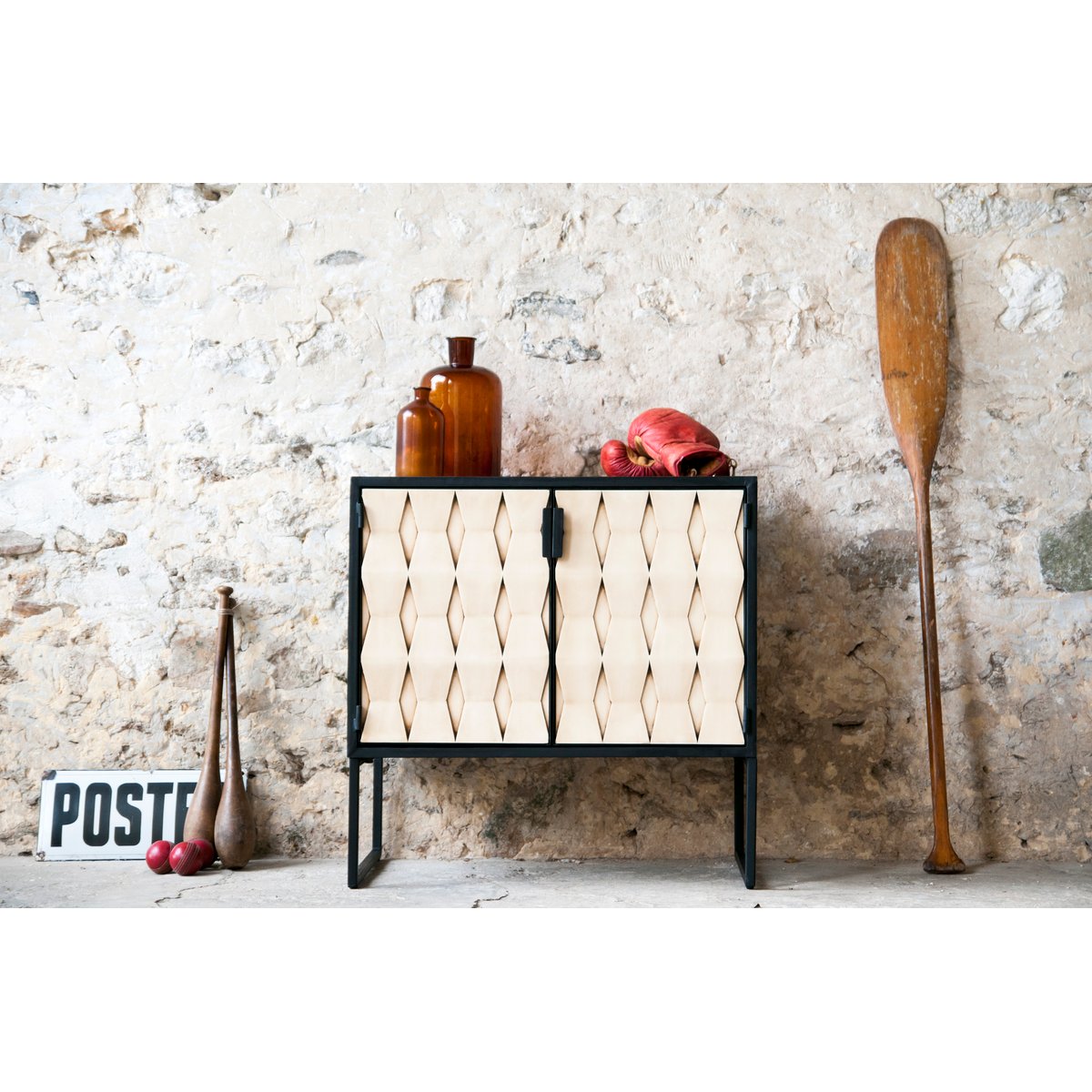 Buffet en fer TIMANTTI blanc cassé, PRODUIT INTERIEUR BRUT