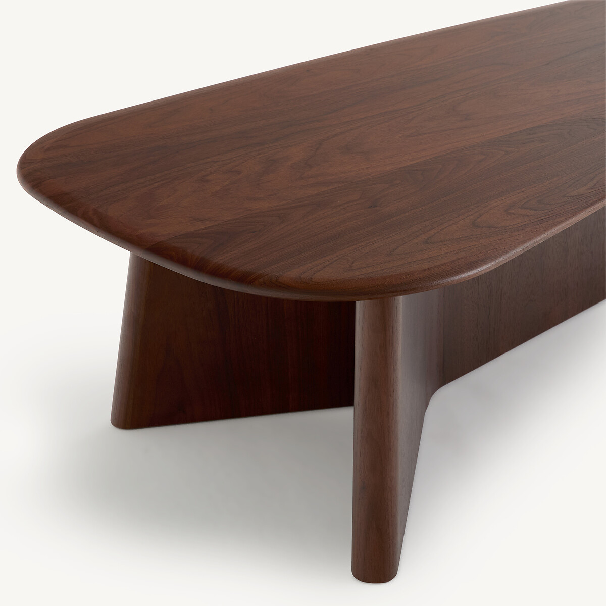 Mesa de centro de nogal, altura 35 cm, TRIANGOLO, diseño de Emmanuel Gallina nogal, AM.PM X EMMANUEL GALLINA