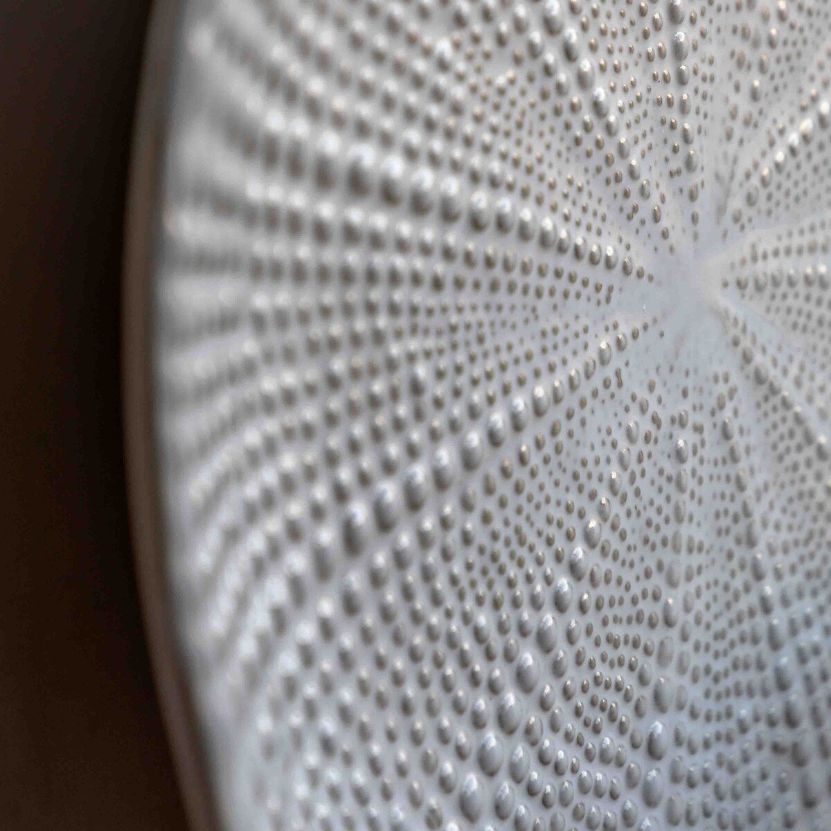 Textured Serving Plate white, ÉDITÉ
