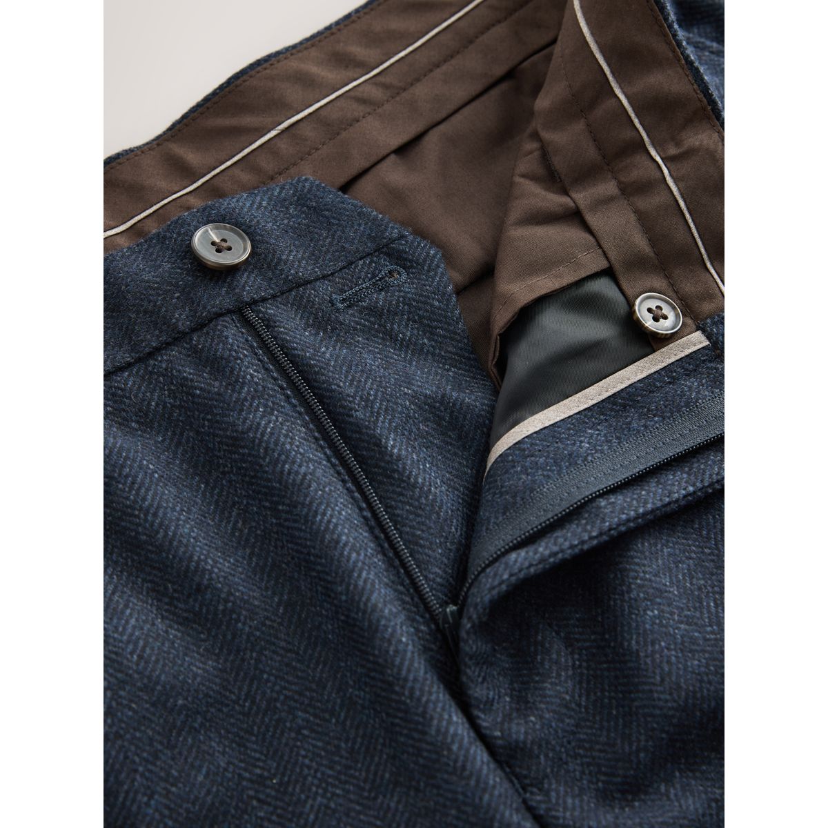 Pantalon nova fides fuselé en laine chevrons bleu marine, NEXT