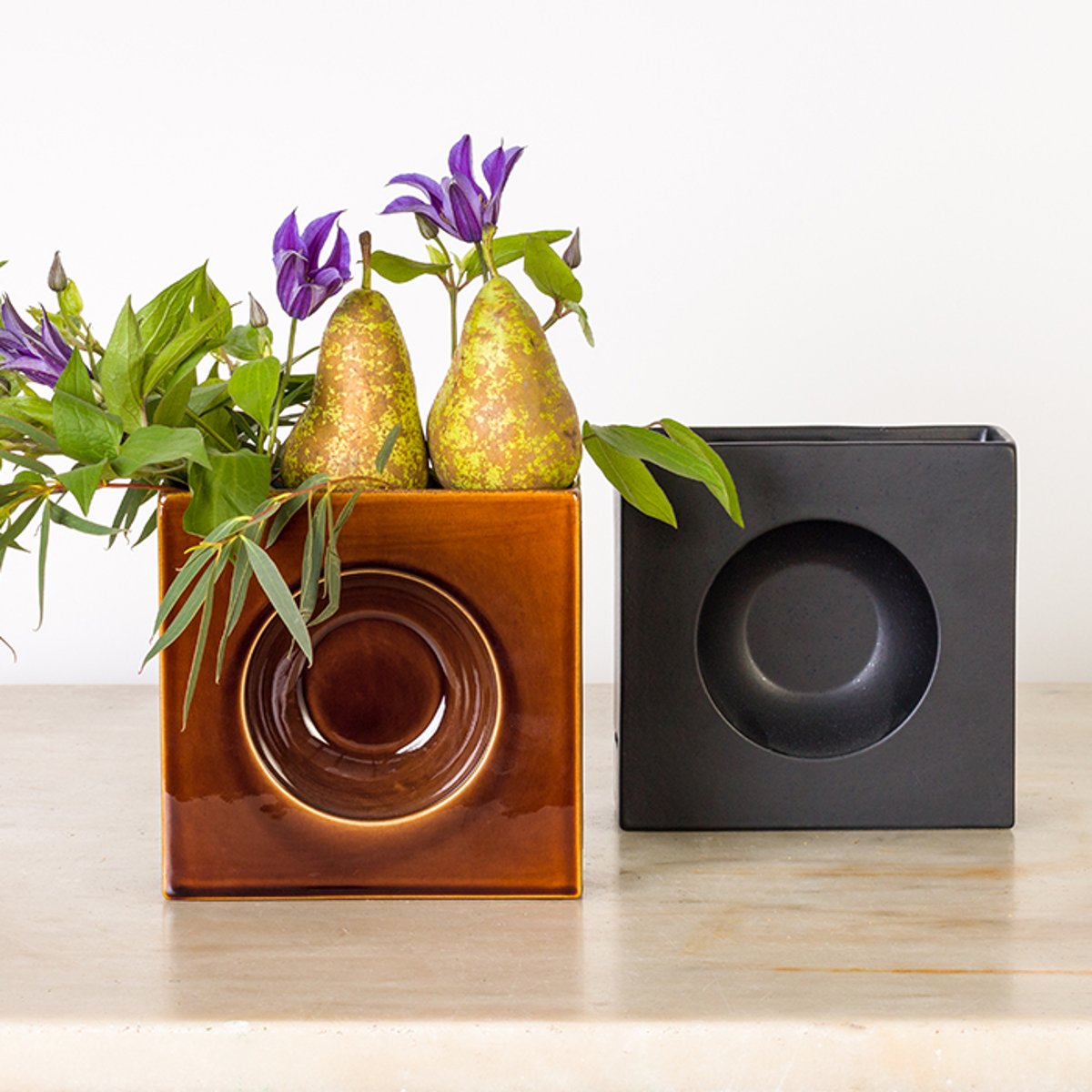 Vase Diabolo En Grès, Le Jardin noir sable noir, COSTA NOVA