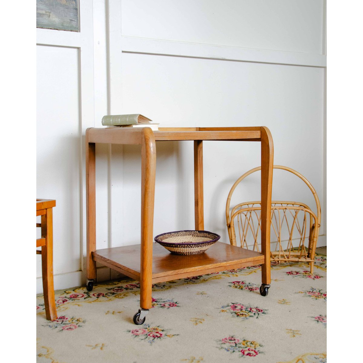 Desserte en bois aux pieds galbés Henriette N°192 - Bon état orange, DEBONGOUT