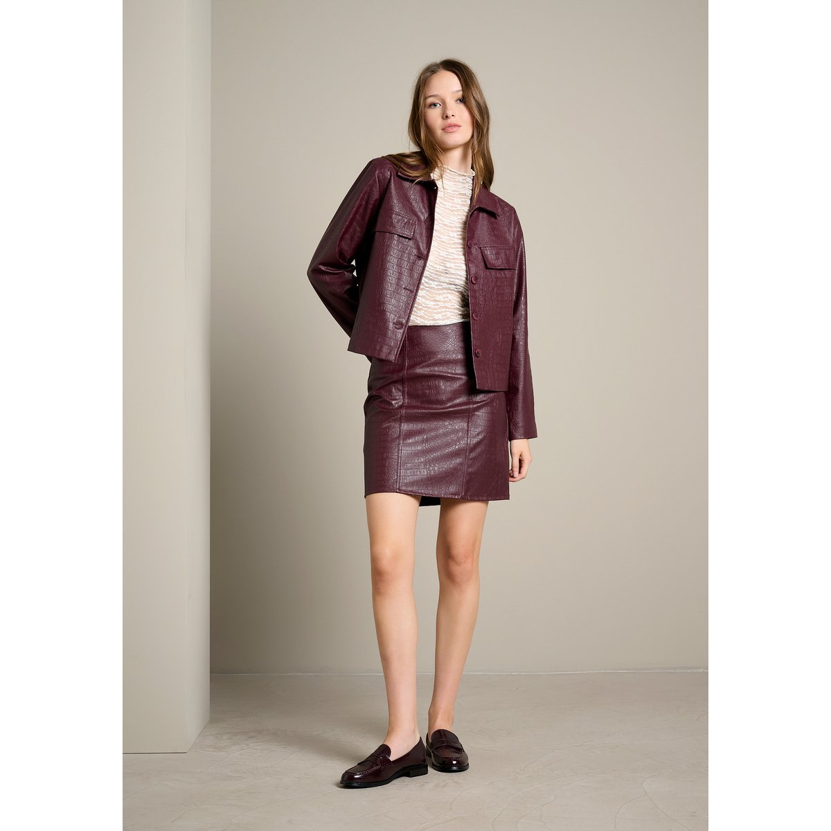 Jupe effet cuir texturé bordeaux wine, LOLALIZA