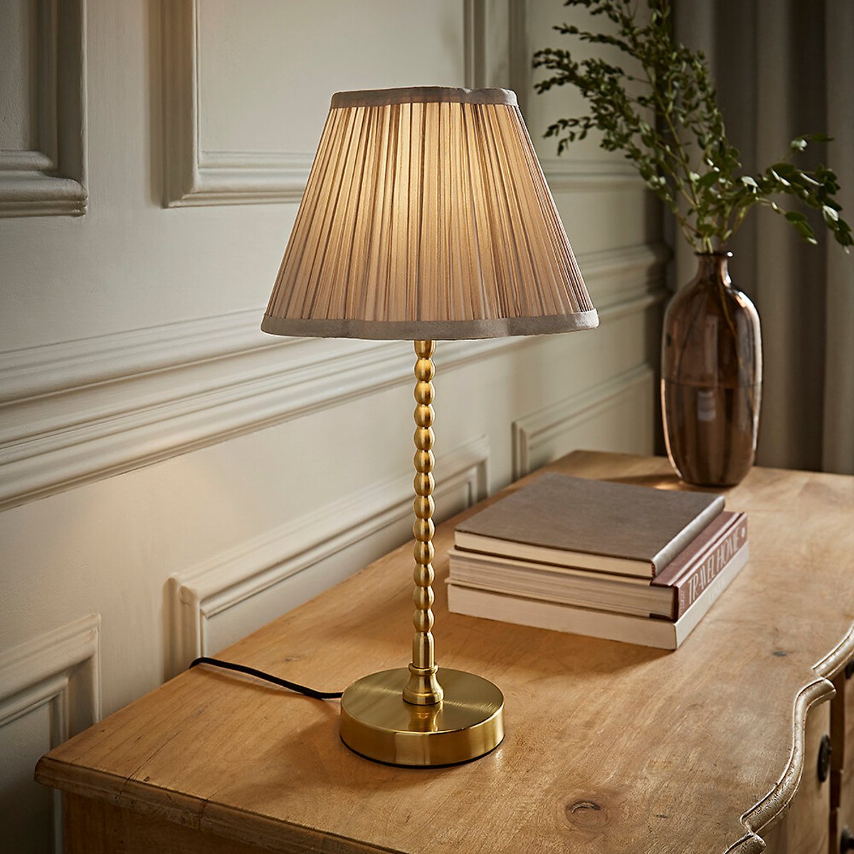 Max Bobble Table Lamp with Faux Silk Scallop Shade light grey, ÉDITÉ
