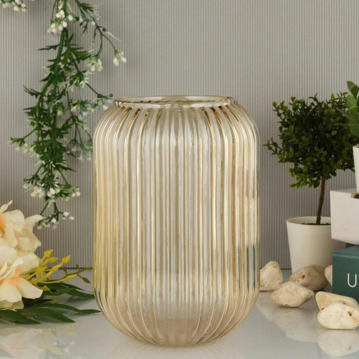 Vase en verre rainuré moderne ambré, PIER IMPORT