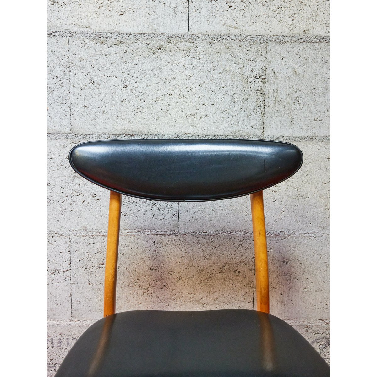 Chaise scandinave en bois Alma N°1626 - Bon état bois clair, DEBONGOUT