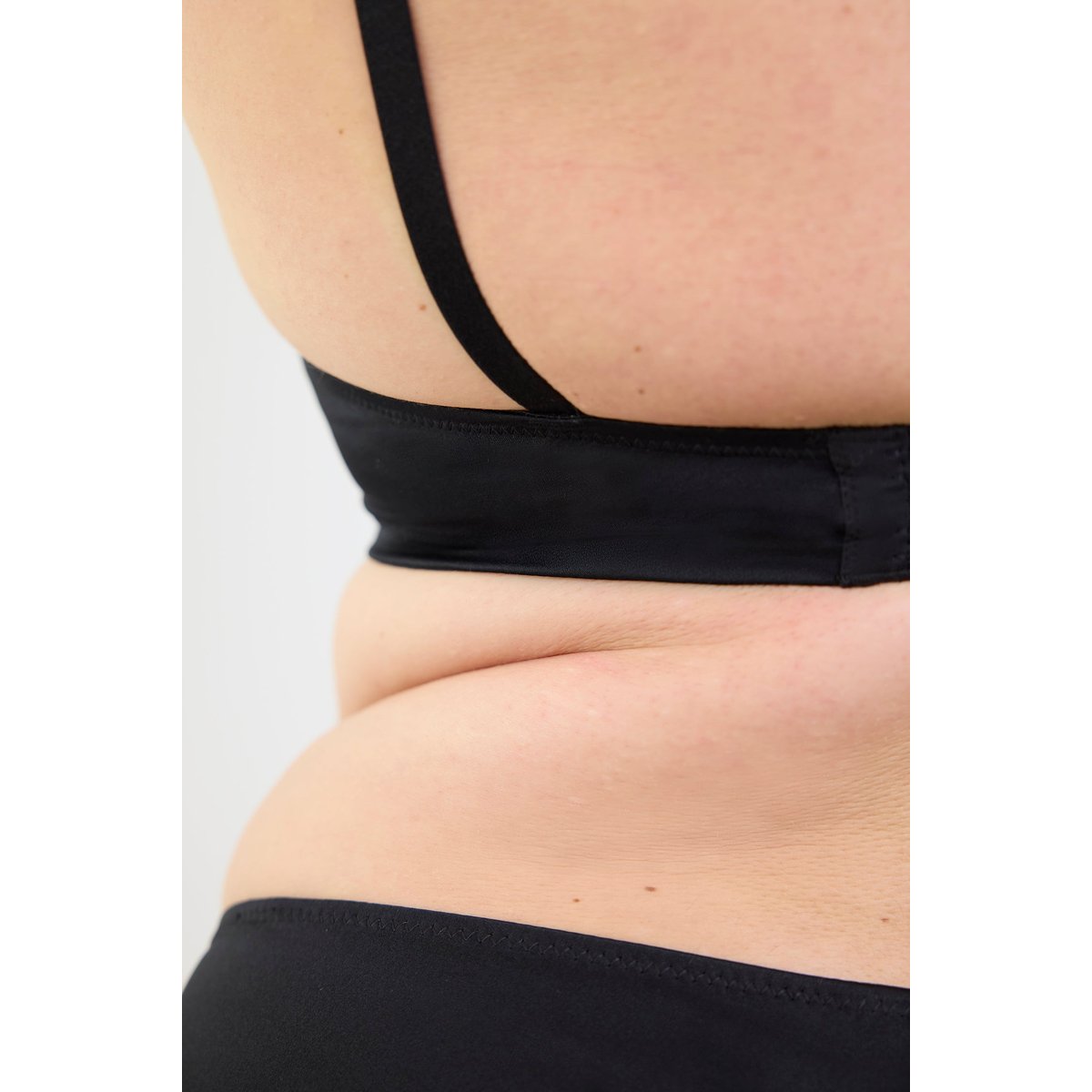 Soutien-gorge triangle en dentelle et soie SILK'N LACE noir, MAISON LEJABY