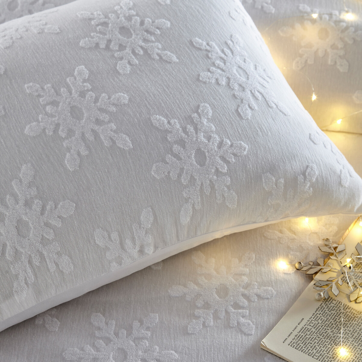 Snowflake Tufted 100% Cotton Duvet and Pillowcase Set white, FURN.
