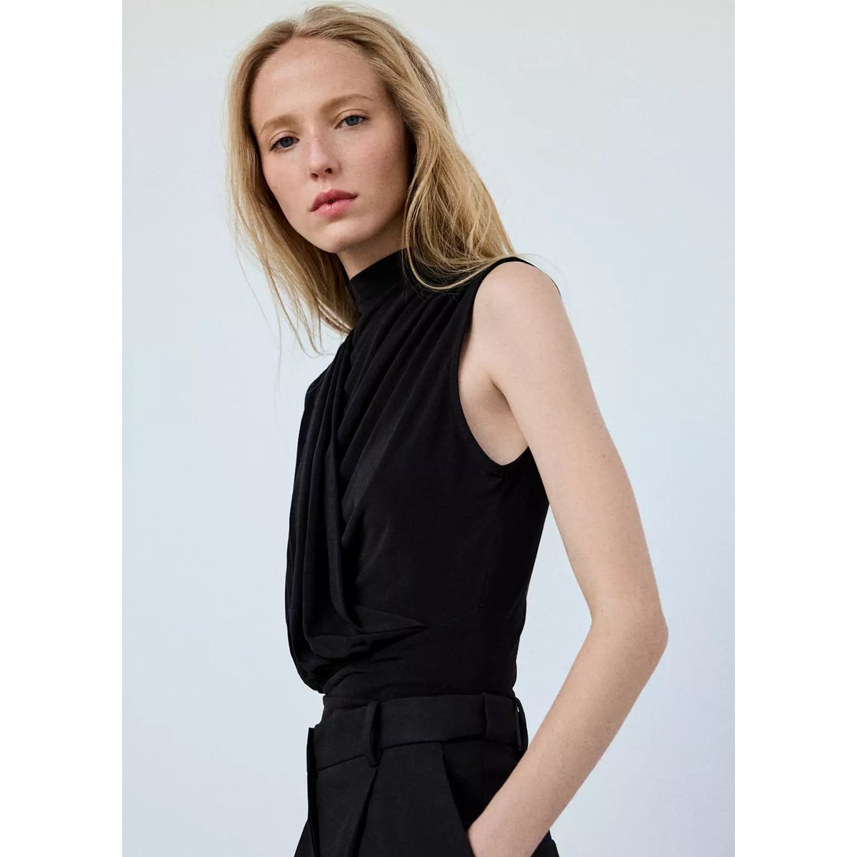 Top drapé gaze noir, MANGO