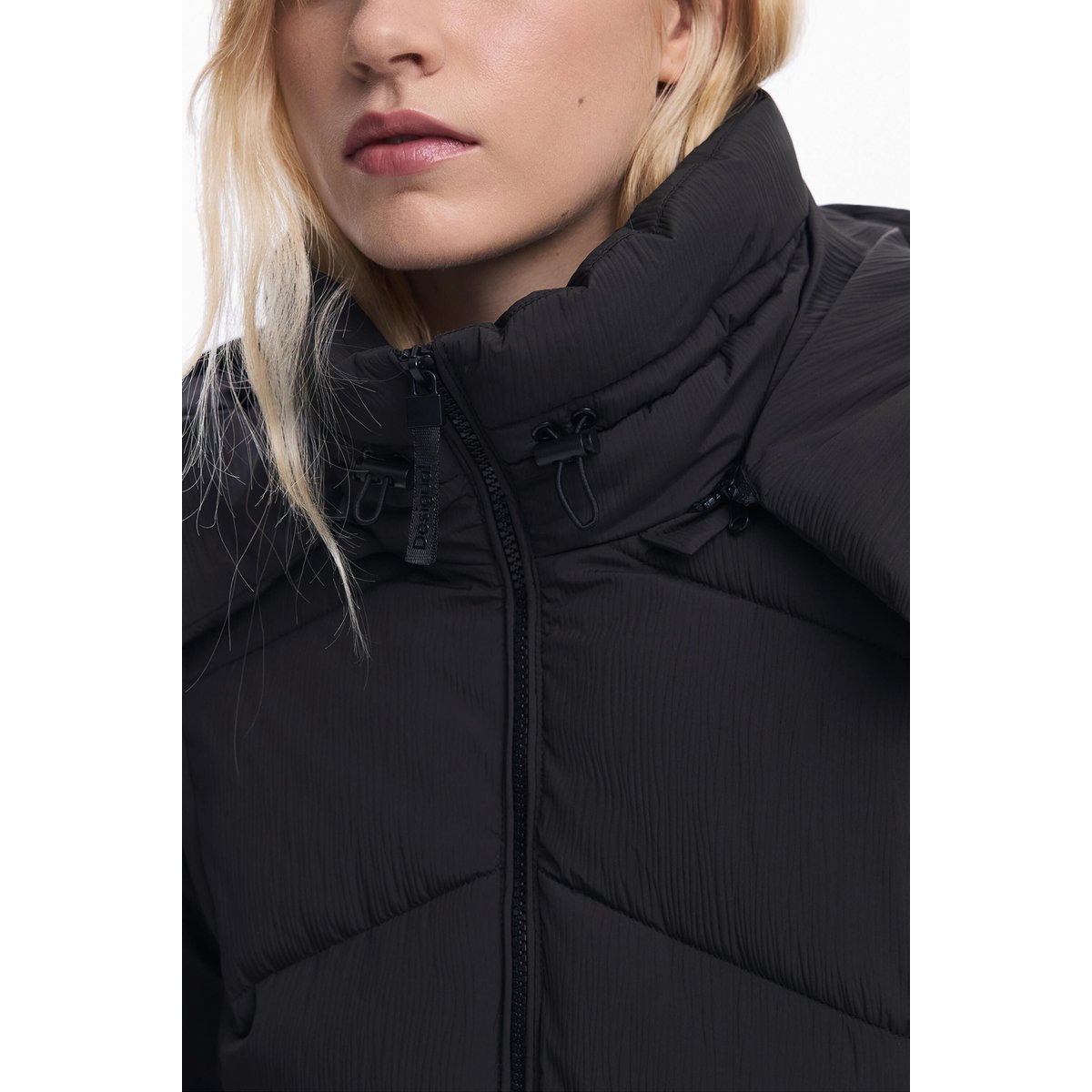 Manteau matelassé avec ceinture noir, DESIGUAL
