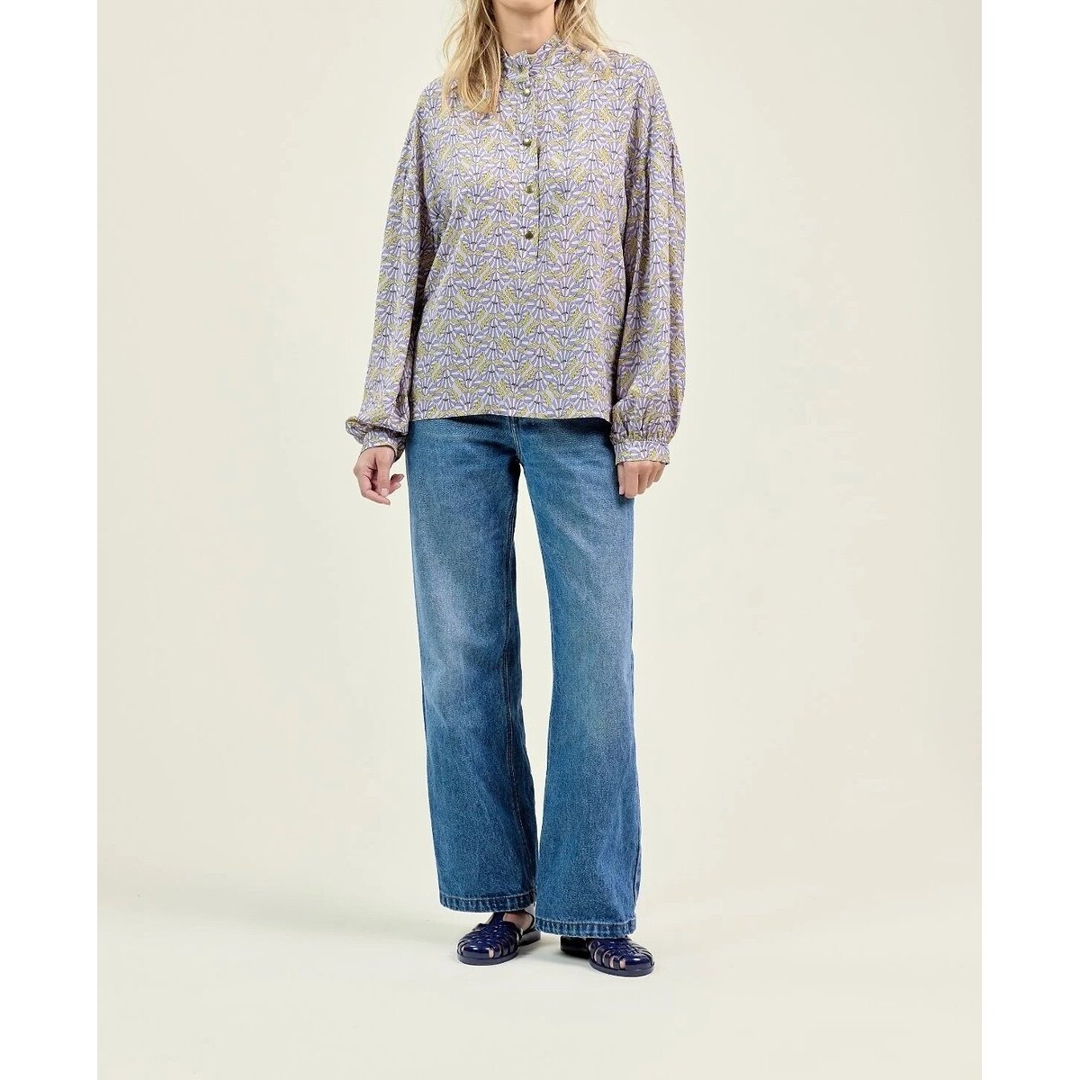 Blusa com gola mao com estampado floral, VIDYA lilás, APACHES COLLECTIONS