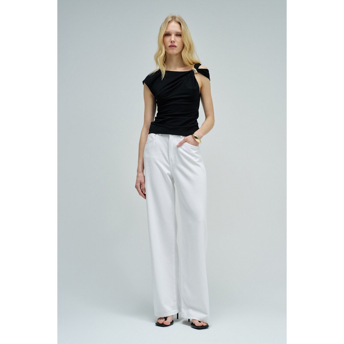 TOP AVEC DÉCOLLETÉ ASYMÉTRIQUE noir, SALSA JEANS