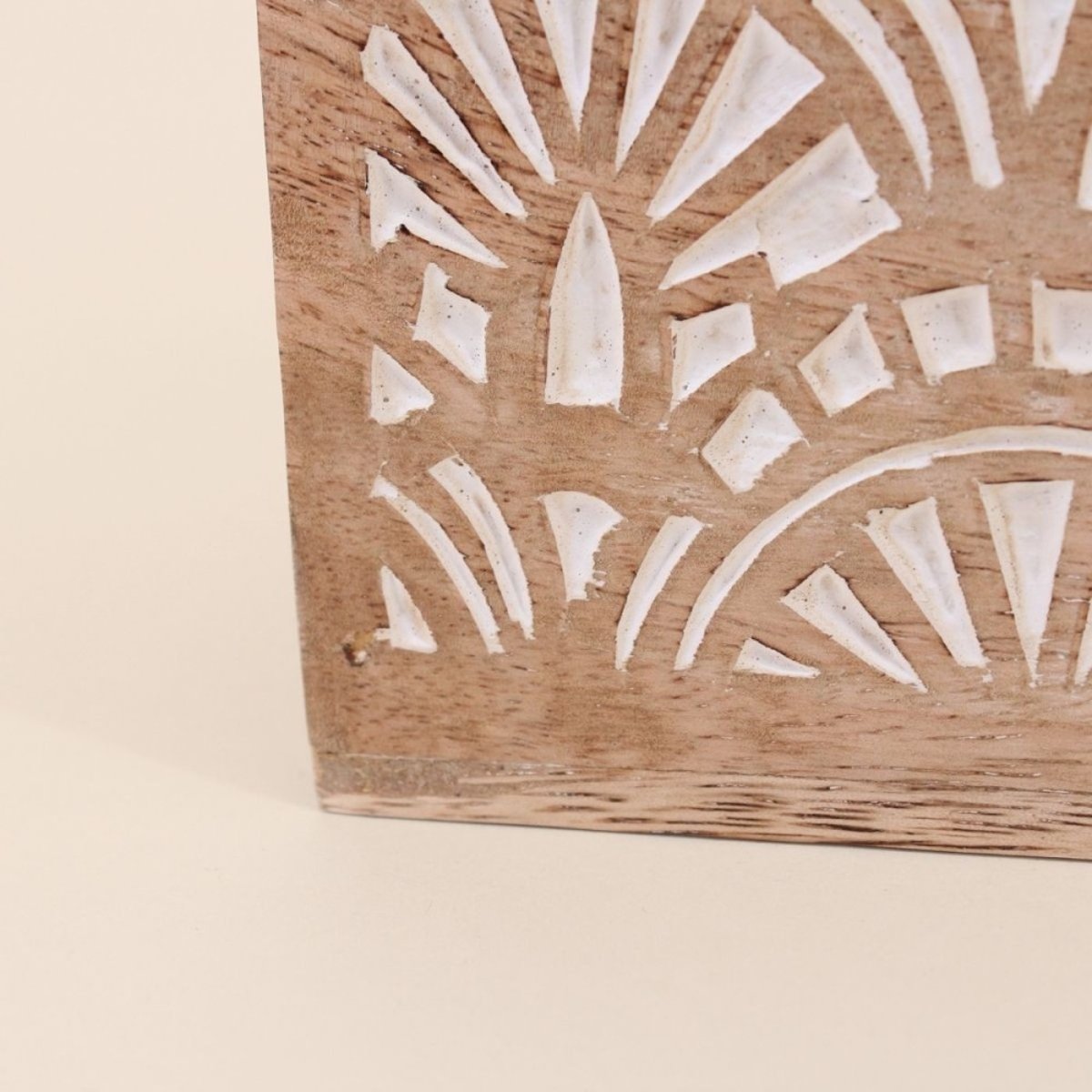 Rangement bureau en manguier gravé 31x18cm naturel, ORNAMI