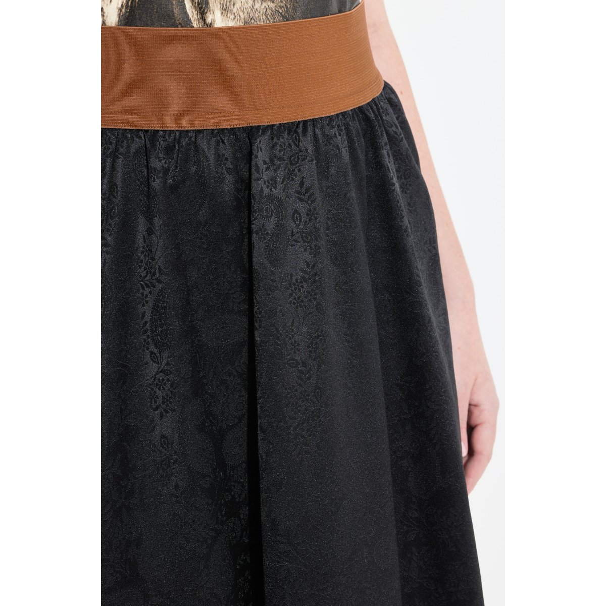 Jupe maxi traditionnelle. Tissu jacquard noir, ULLA POPKEN