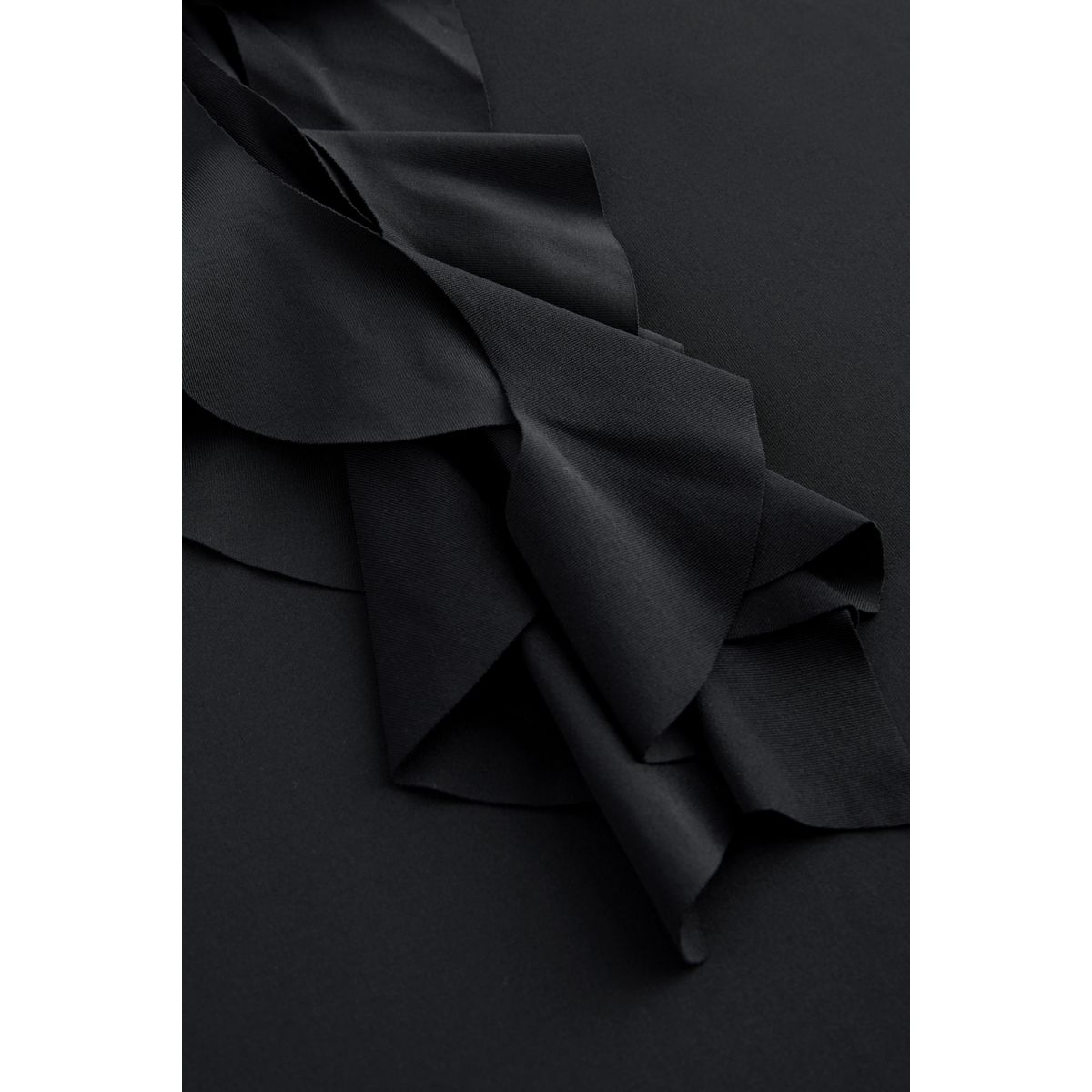 Maillot de bain effet gainant à volants noir, NEXT