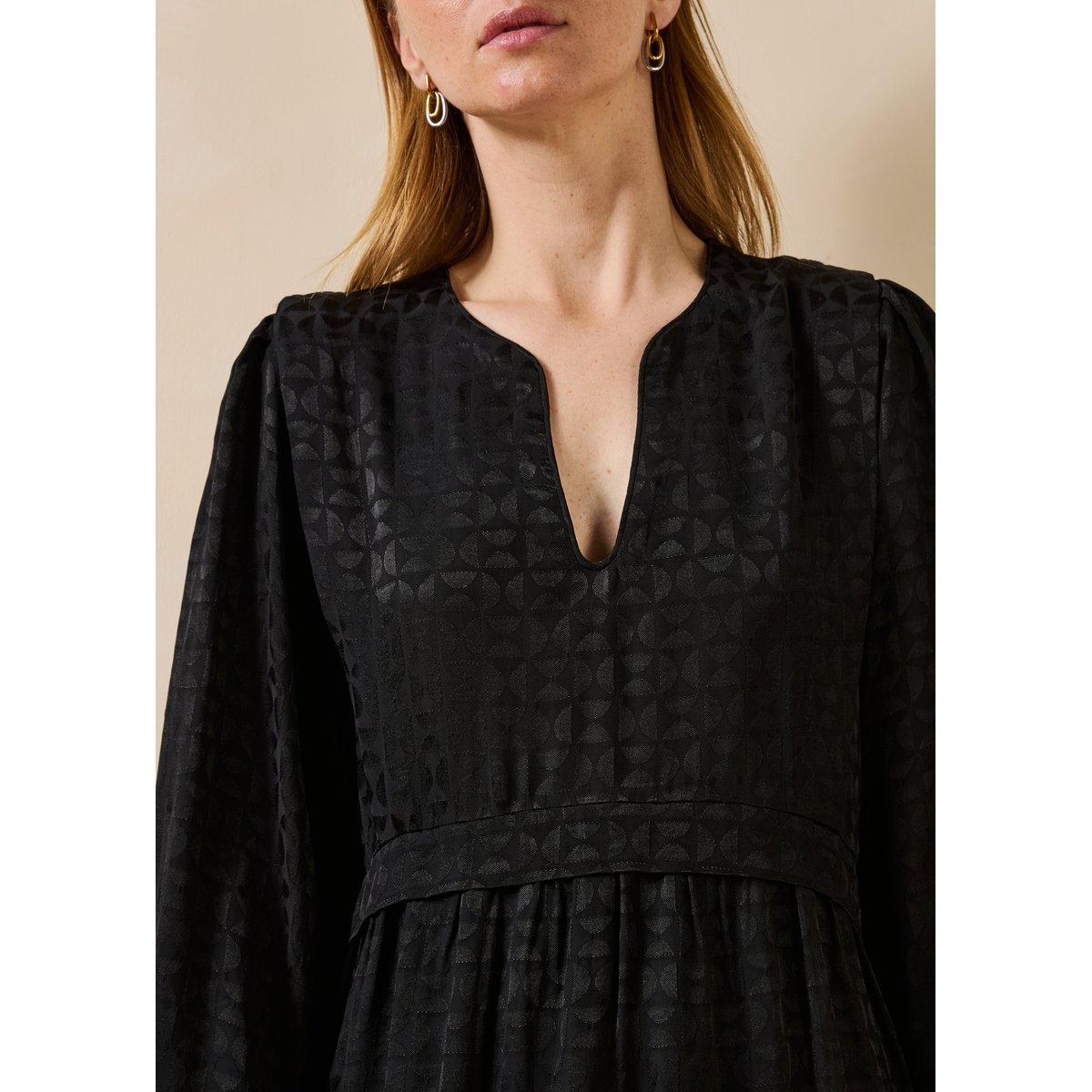 Robe courte manches longues encolure tunisienne noir, LA FEE MARABOUTEE
