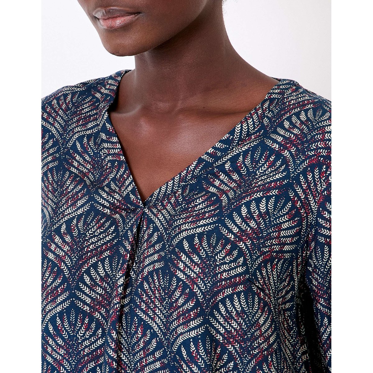 Blouse imprimée fluide évasée col V PALASI bleu horizon kumar, LA FIANCÉE