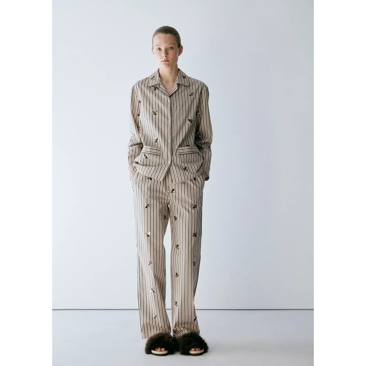 Pantalon de pyjama à rayures, fleurs brodées et paillettes sable, MANGO