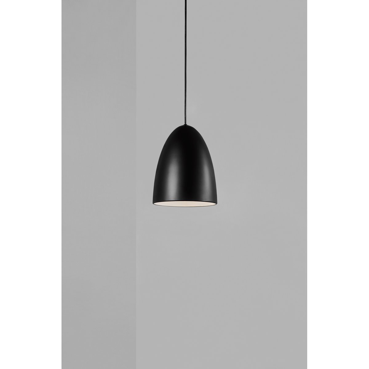 Suspension finition mate satinée en métal, NEXUS noir, DESIGN FOR THE PEOPLE