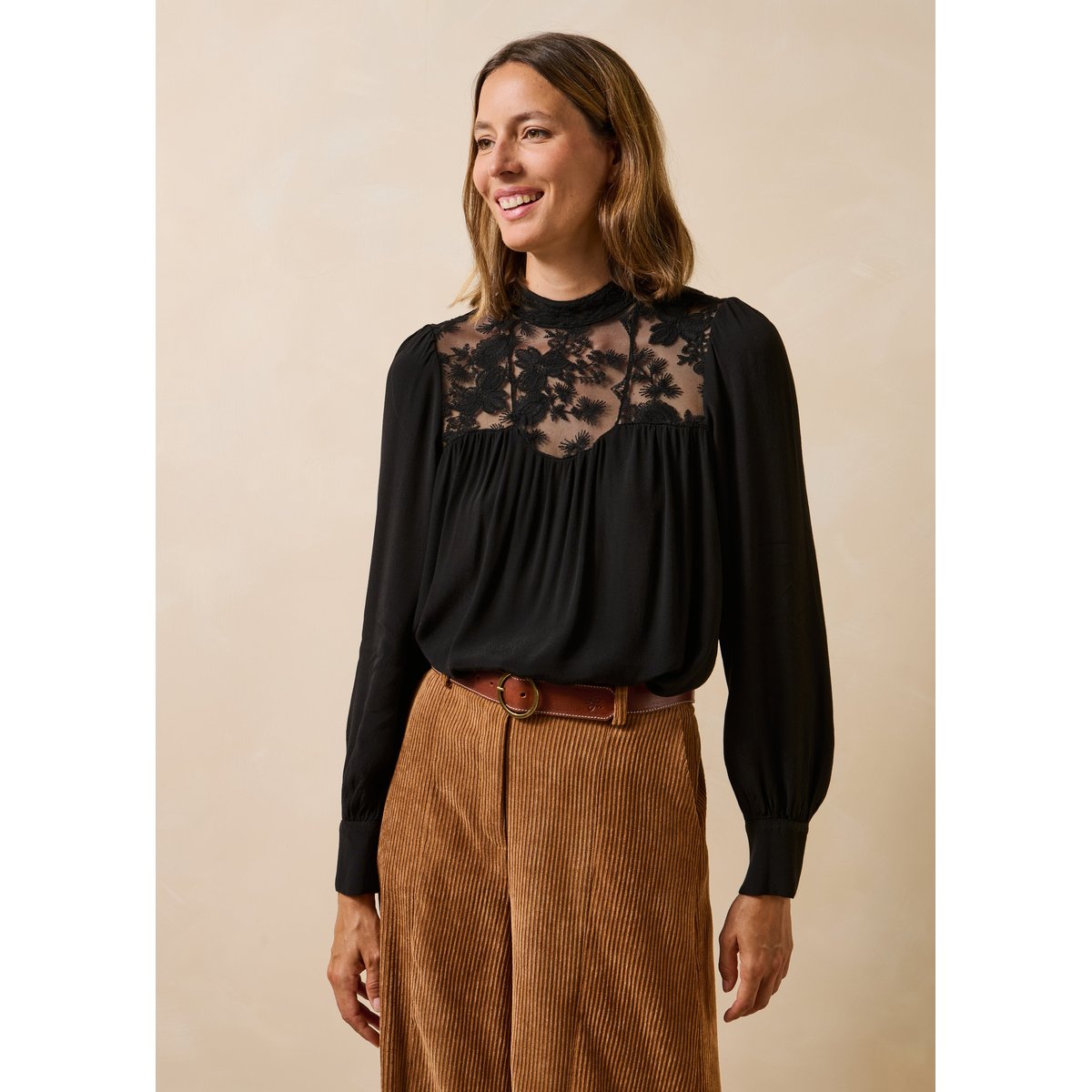Top manches longues avec dentelle noir, LA FEE MARABOUTEE