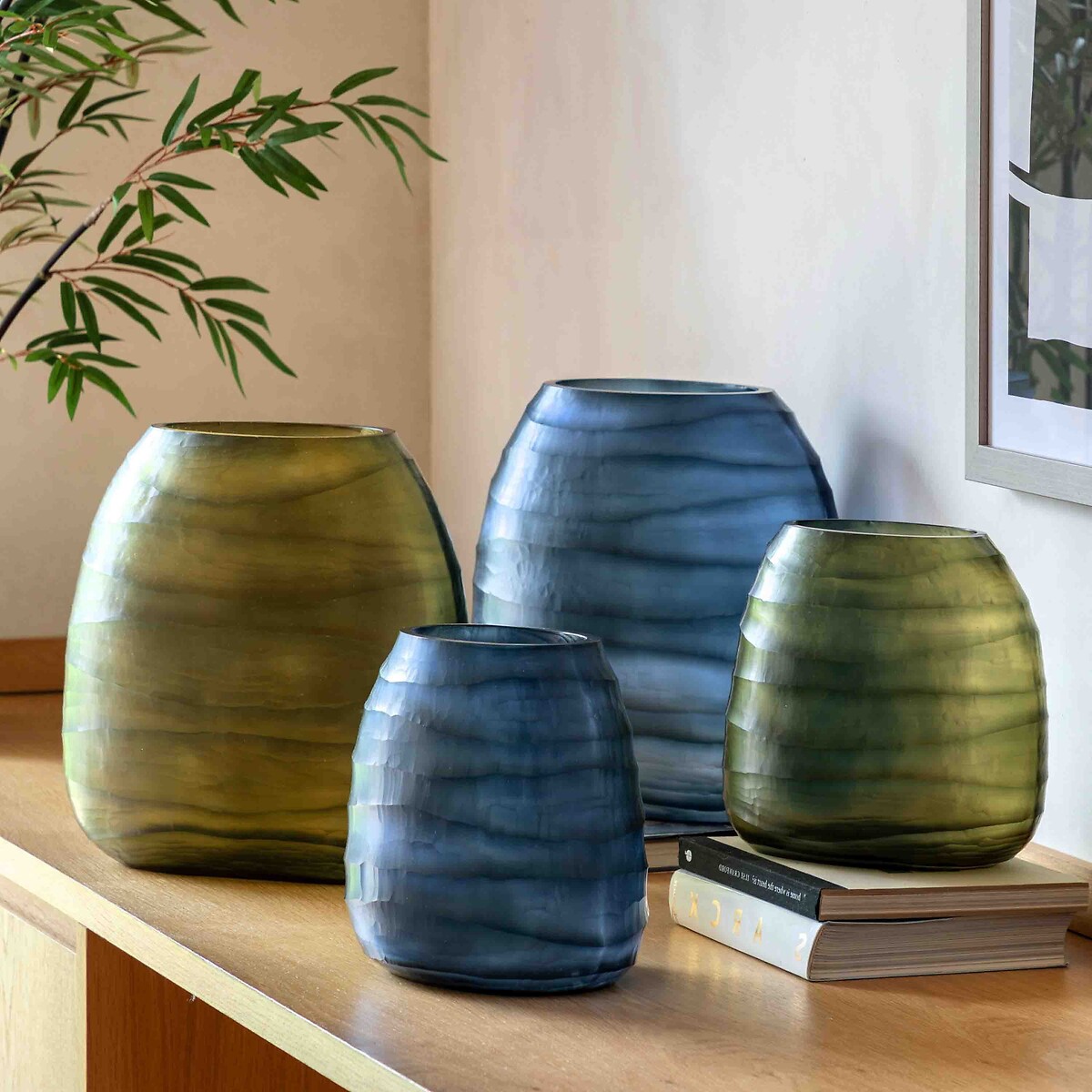 24cm Handblown Carved Glass Vase blue, ÉDITÉ