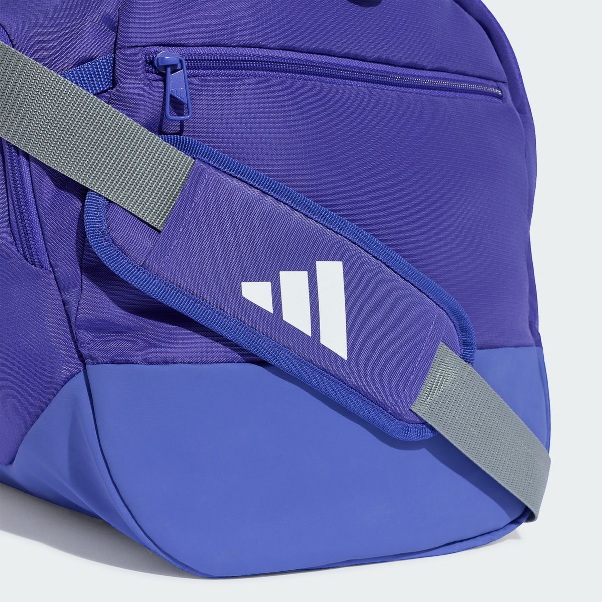 Sac Duffle Graphique Training Defender Format Moyen Sac Duffle Graphique Training Defender Format Moyen pure purple / grey / white, adidas Performance