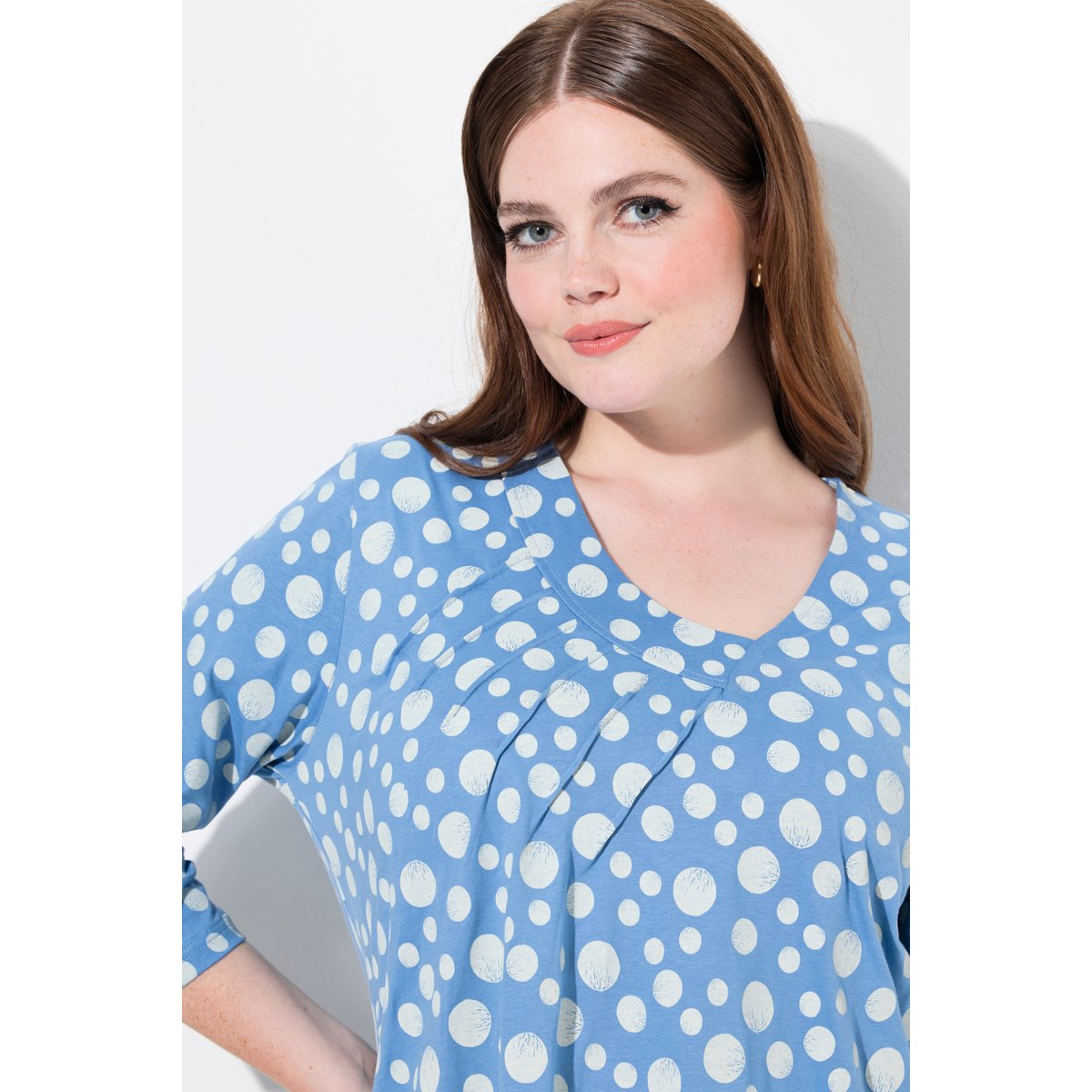 Chemise, ourlet en pointes, col en V bleuet clair, ULLA POPKEN