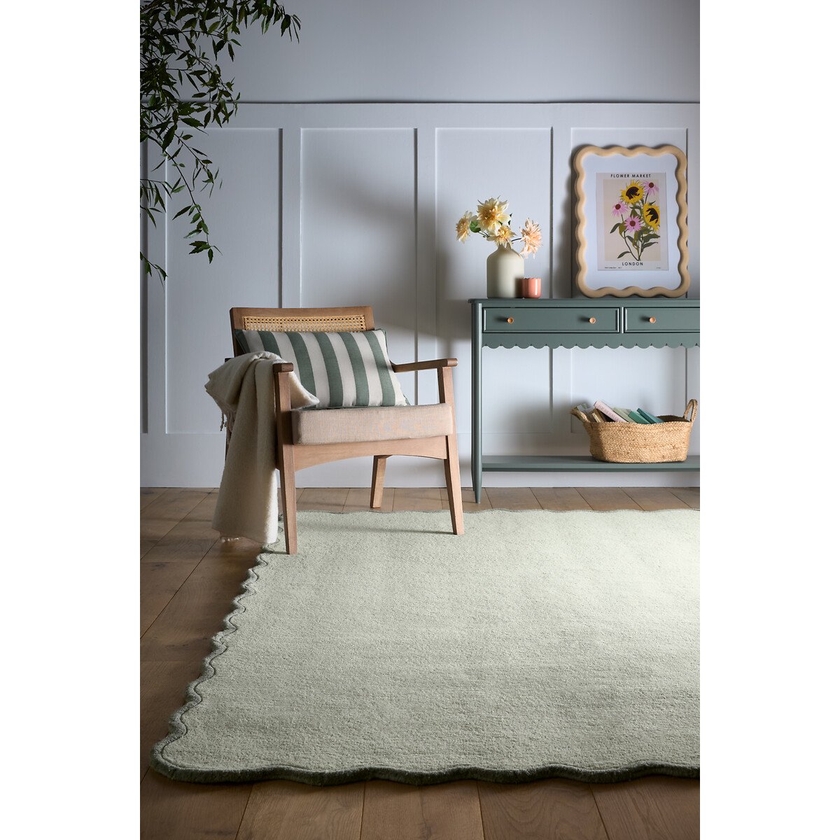 Elsie Scalloped Border Rug sage, SO'HOME