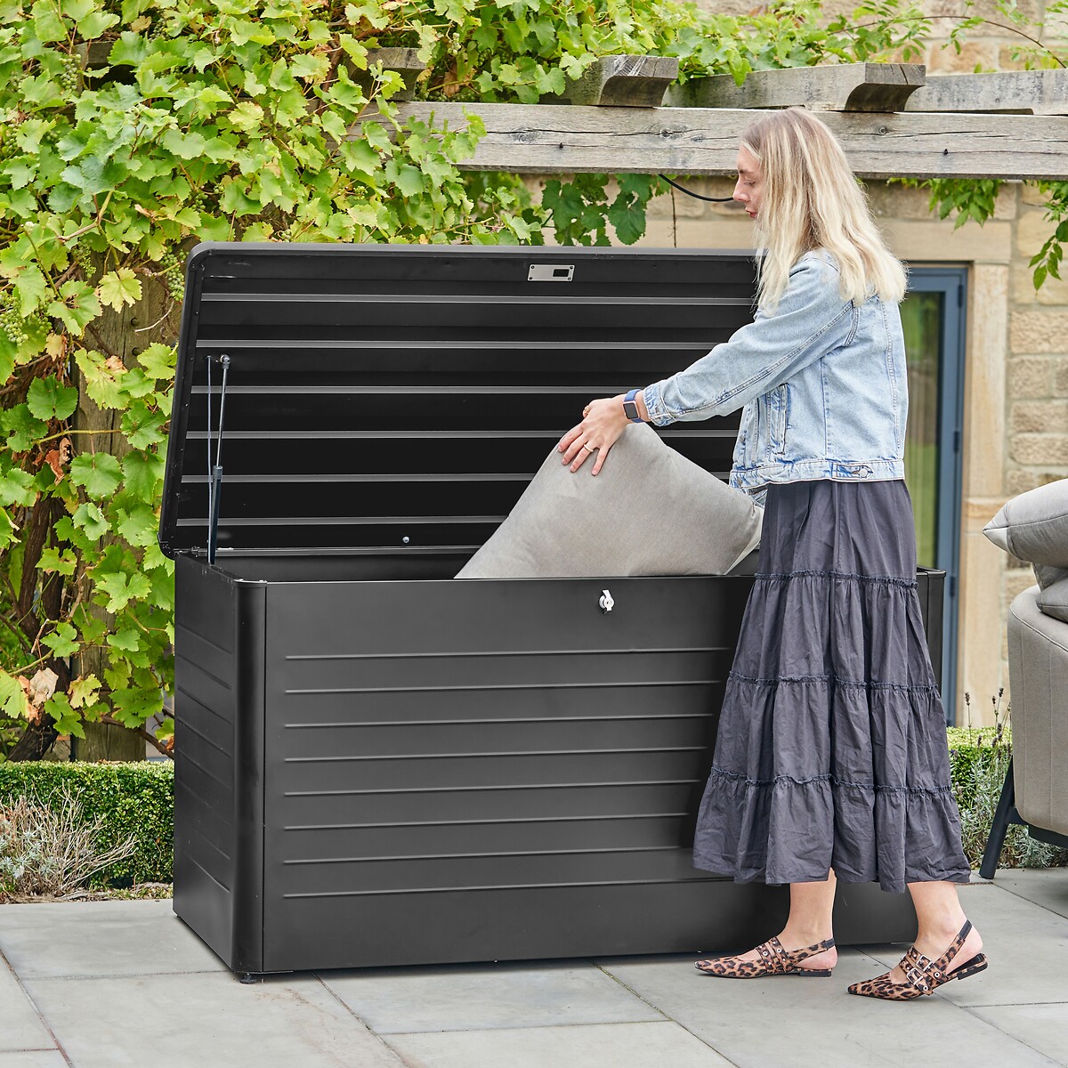 Rhode Island Large Steel Cushion Box black, SO'HOME