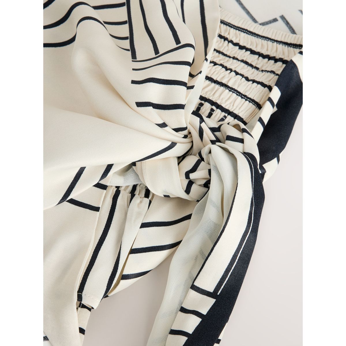 Haut asymétrique rayé avec foulard à nouer monochrome, NEXT