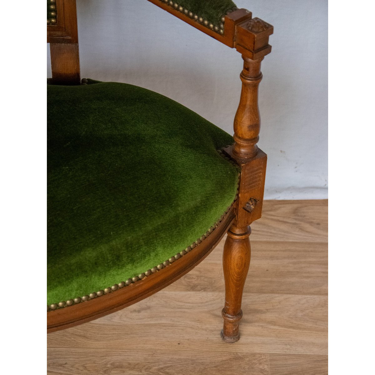Paire de fauteuils en velours Ernest N°649 - Bon état bois foncé, DEBONGOUT
