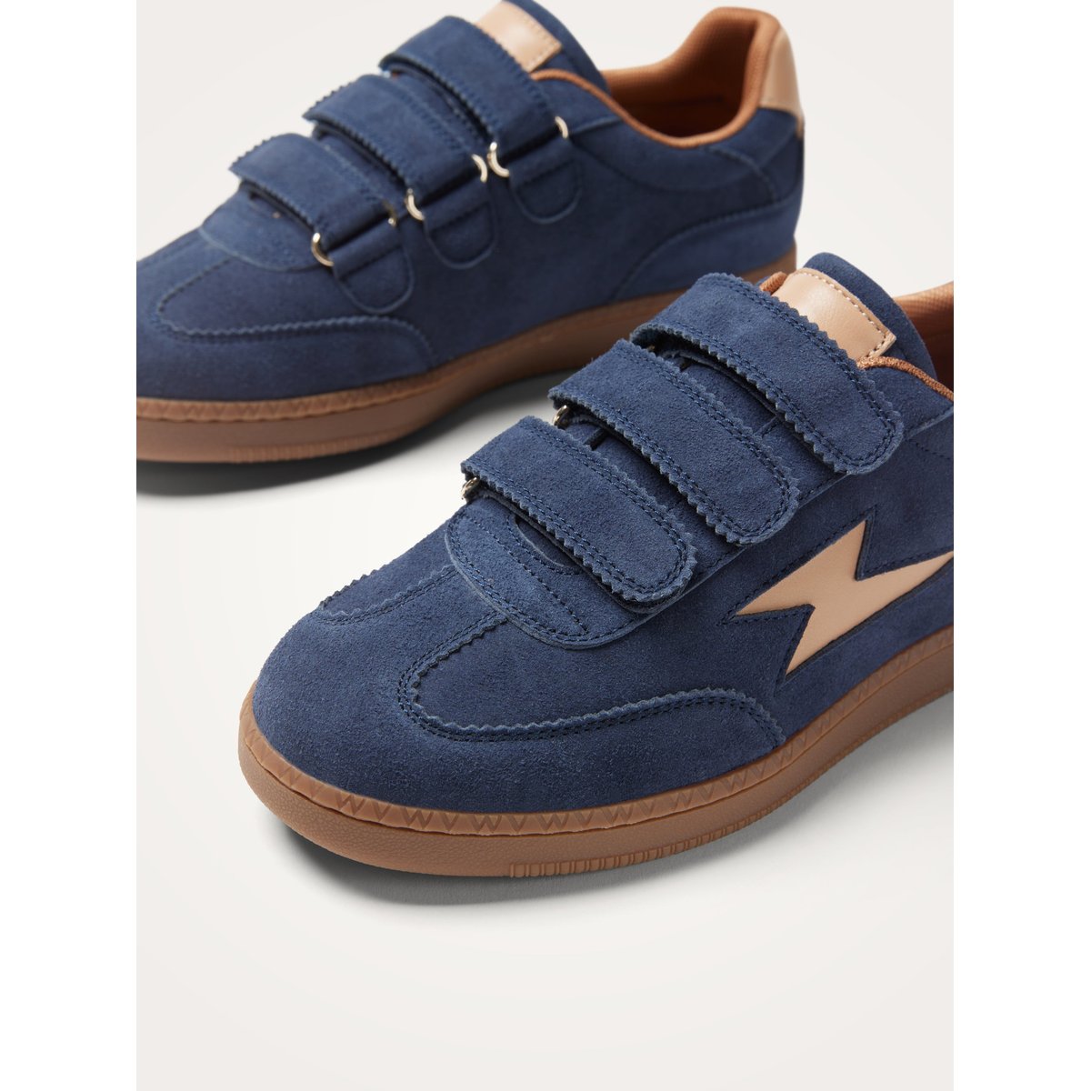 Baskets éclair à scratchs avec semelle retro AURA Emblem bleu marine, VANESSA WU