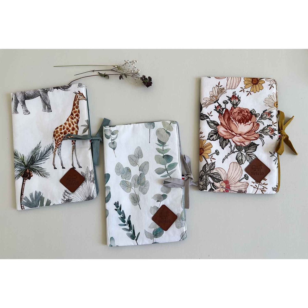 Protège carnet de santé en satin de coton NÉO VINTAGE néo vintage imprimé floral, beige, blanc, SEVIRA KIDS