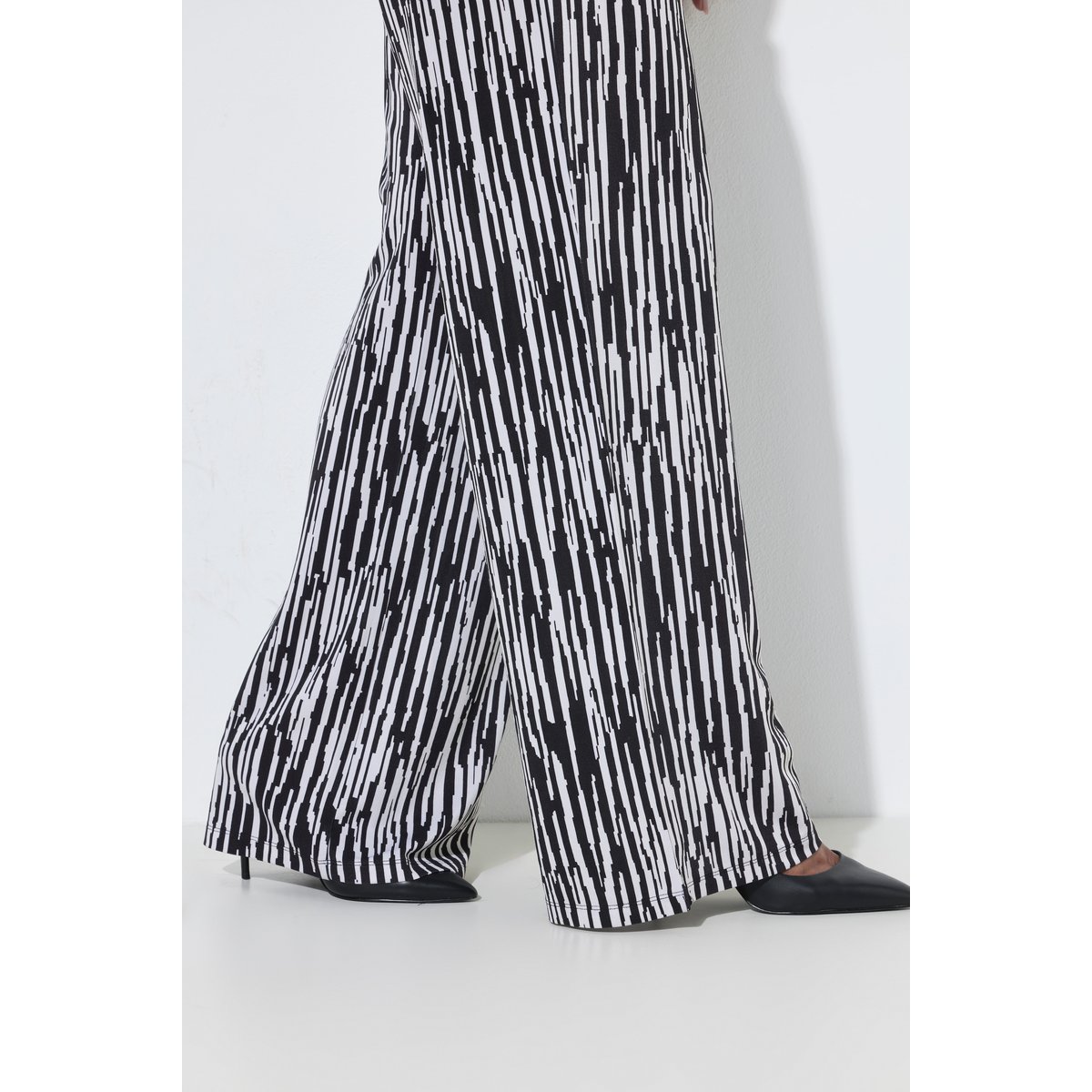 Pantalon au tombé fluide, motif à rayures noir, ULLA POPKEN