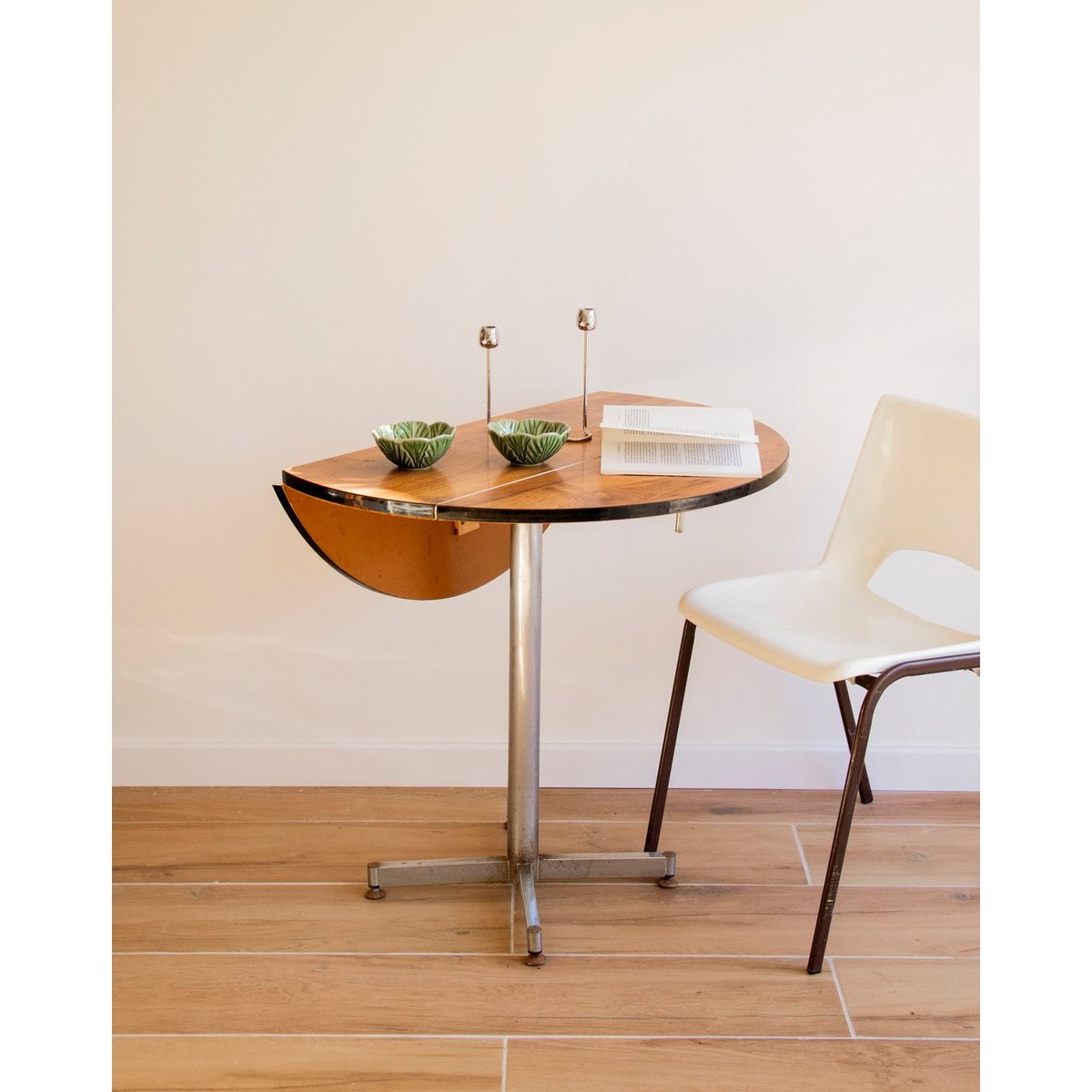 Table à manger en formica à rabats Karla N°1267 - Bon état bois foncé, DEBONGOUT